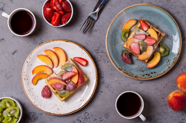 Gaufres petit-déjeuner aux fruits frais