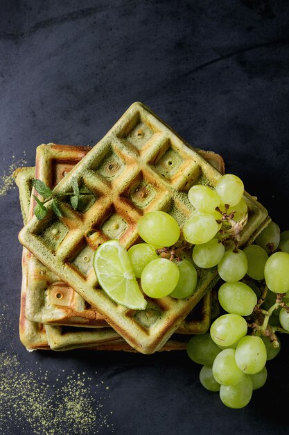 Gaufres vertes aux raisins