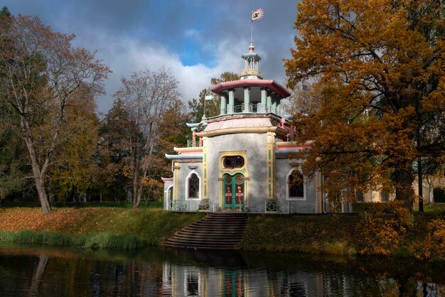 Gazebo chinois dans le parc Catherine à Tsarskoïe Selo Pouchkine Saint-Pétersbourg Russie