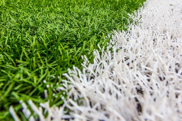 Gazon artificiel à bandes blanches, stade de football