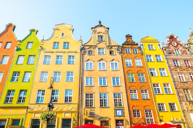 GDANSK POLOGNE AOÛT 2018 Long Market Street typique décoratif coloré maisons anciennes médiévales Royal Route Architecture de la rue Mariacka est l'une des attractions touristiques les plus remarquables Design plat