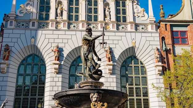 GDANSK, POLOGNE : Statue et fontaine de Neptune dans la vieille ville de Gdansk