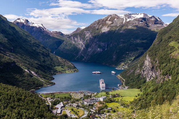 Geirangerfjord beau paysage de montagnes et de fjord en Norvège