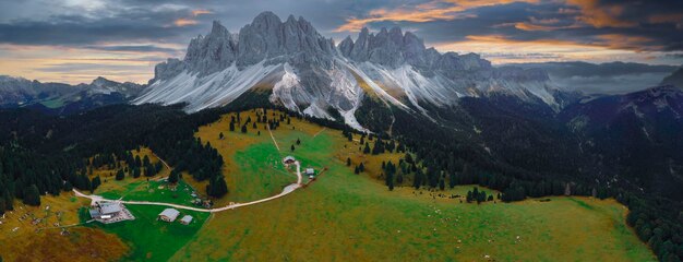 Geisleralm Rifugio Odle Dolomites (Italie) Il est situé dans le sud-ouest de l'Italie.