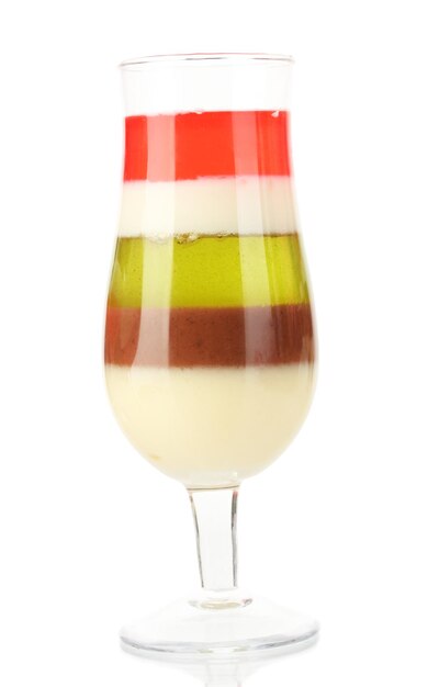 Gelée de fruits en verre isolé sur blanc