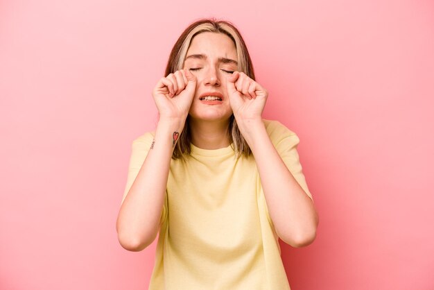 Gémir et pleurer tristement