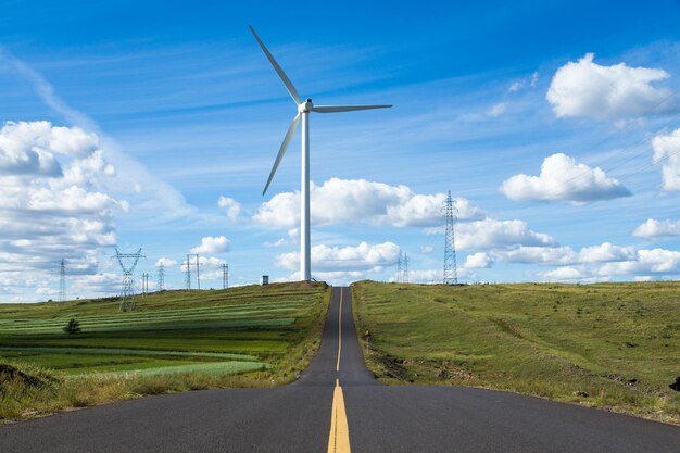 Générateur d'énergie éolienne et route