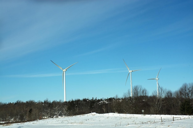Générateurs de moulin à vent Turbine électrique de centrale électrique Énergie propre et concept d'énergie écologique