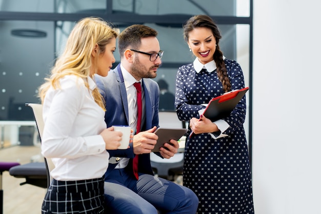 Les gens d'affaires réunion conférence discussion concept d'entreprise