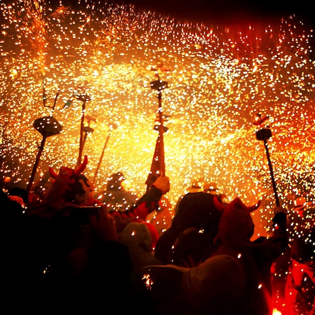 Photo des gens apprécient un concert de musique.