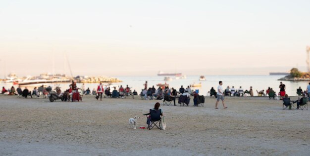 Les gens au bord de la mer