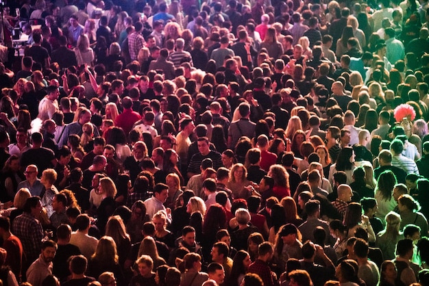 Photo des gens à un concert de musique