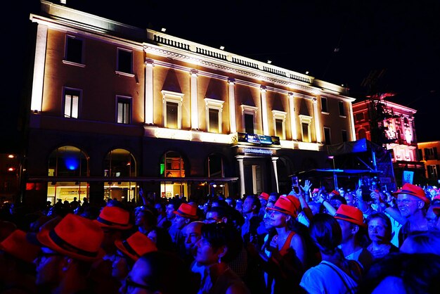 Photo des gens à un concert de musique