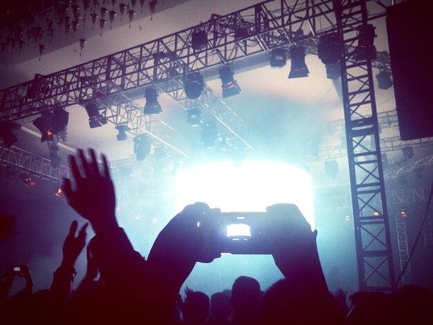 Photo des gens à un concert de musique