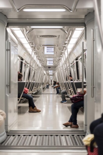 Photo les gens dans le train