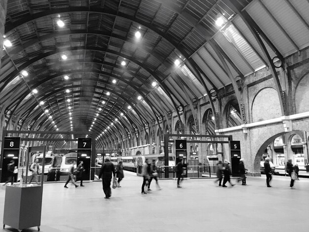 Photo les gens à la gare de king cross à londres