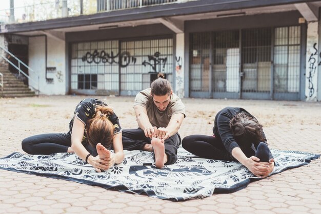 les gens de yoga