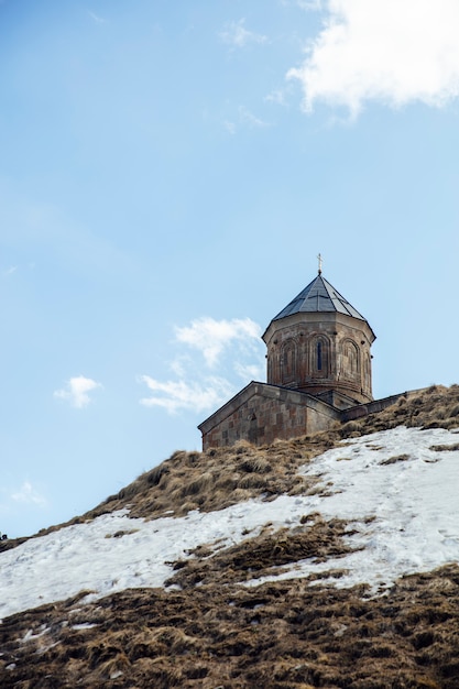 Photo gergeti trinity church en géorgie