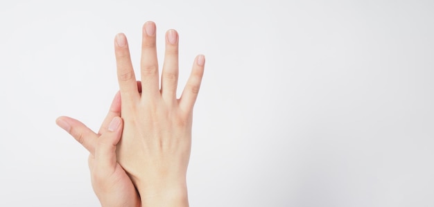 Geste de lavage des mains sur fond blanc