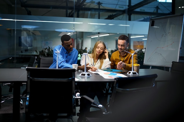 Gestionnaires à la table, présentation de l'idée informatique