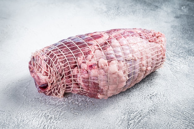 Gigot d'agneau désossé sur table de boucher