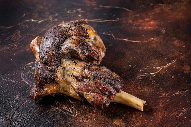 Gigot d'agneau rôti aux herbes et à l'ail