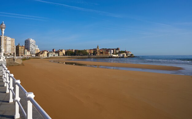 Gijon playa San Lorenzo plage Asturies Espagne