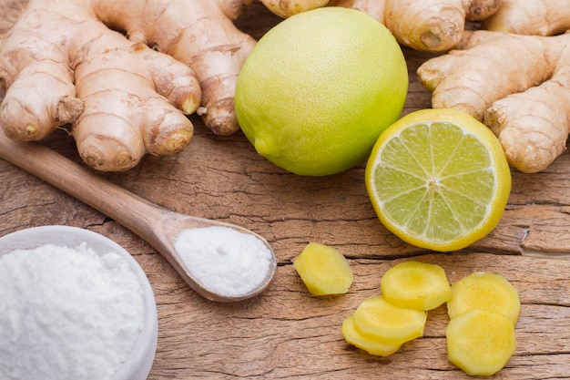 Gingembre citron et cuisson sur la table