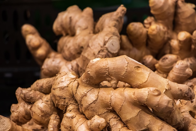 Gingembre frais pour une alimentation saine. Produit détoxifiant