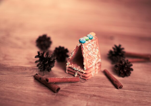 Gingerbread man cookies anis étoilé cannelle et livre de cuisine