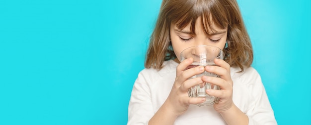 girl, eau potable, depuis, a, verre