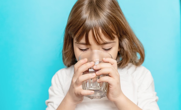 girl, eau potable, depuis, a, verre