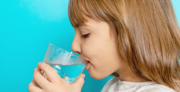 girl, eau potable, depuis, a, verre