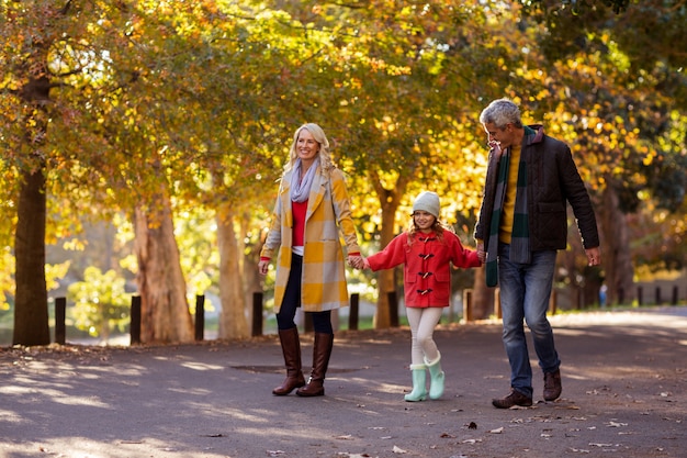 Girl, marche, parents, route