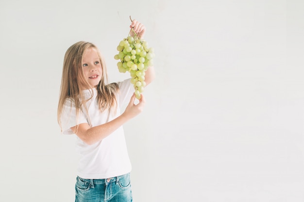 Girl, tenue, raisins