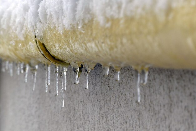 Photo givrage en hiver givrage des tuyaux et formation de glaçons givre et glace