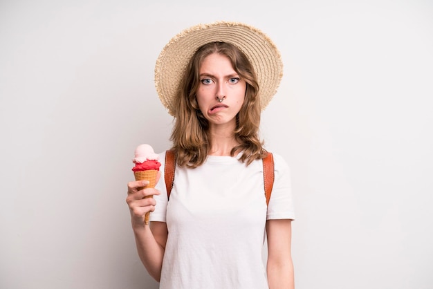 Glace adolescente et concept d'été