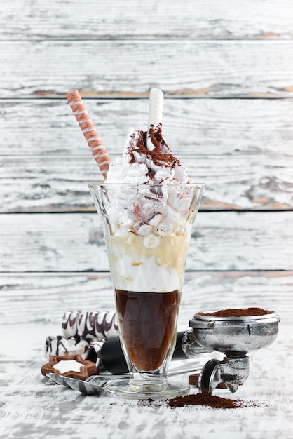 Glace au café et au chocolat. Dessert. Vue de dessus.