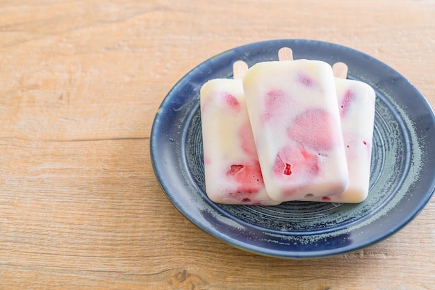 glace au yaourt et aux fraises maison