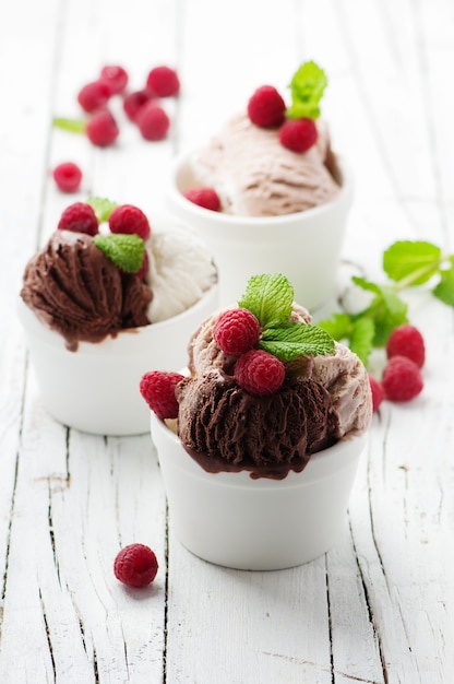 Glace aux fruits rouges et menthe