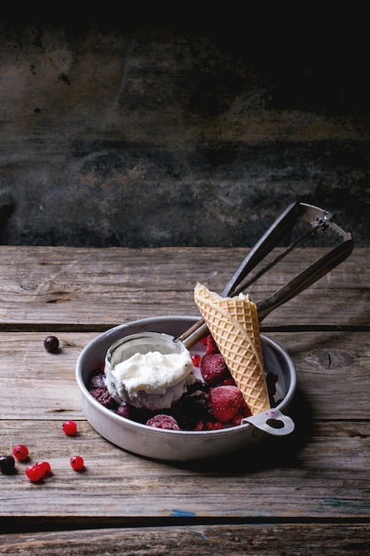 Glace aux fruits rouges