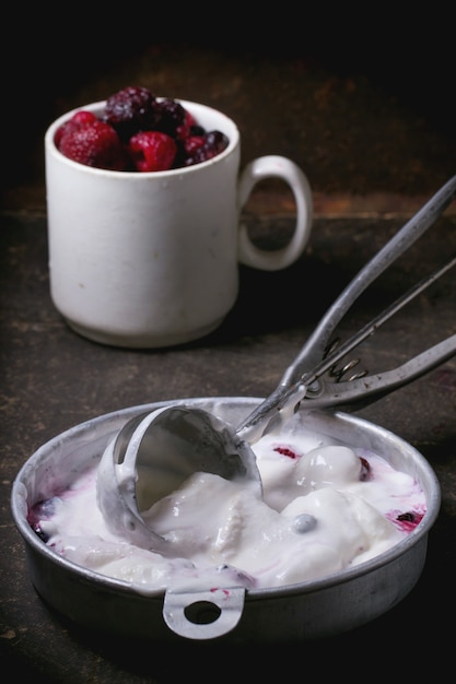 Glace aux fruits rouges