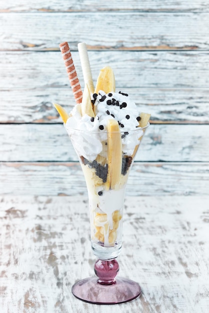 Glace à la banane et au chocolat. Vue de dessus.