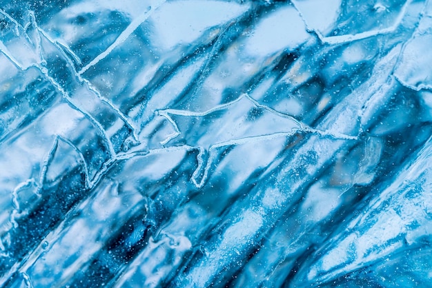 Glace bleue avec fond de fissures