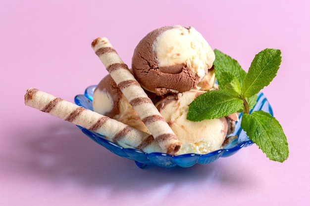 Glace maison au chocolat et à la vanille