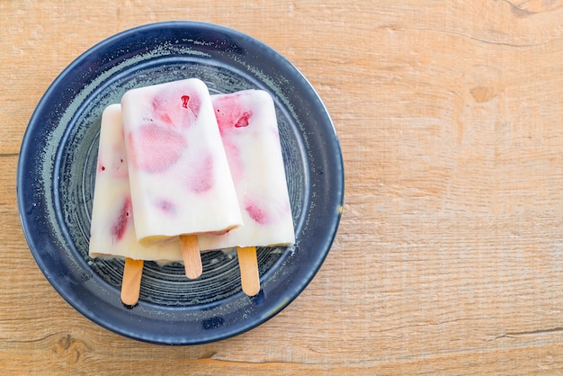 glace maison au yogourt aux fraises