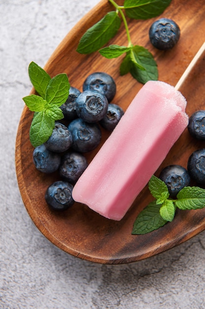 Glace maison aux bleuets ou popsicles