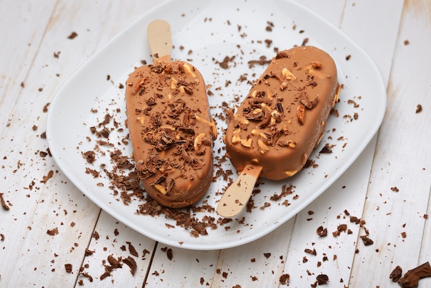 Glace popsicle au chocolat