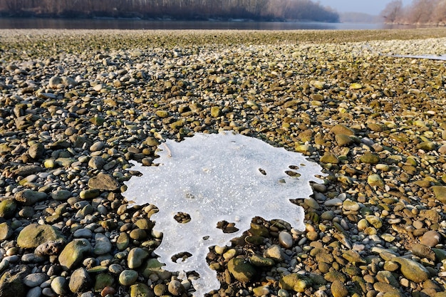 Photo la glace sur les rives de la drave