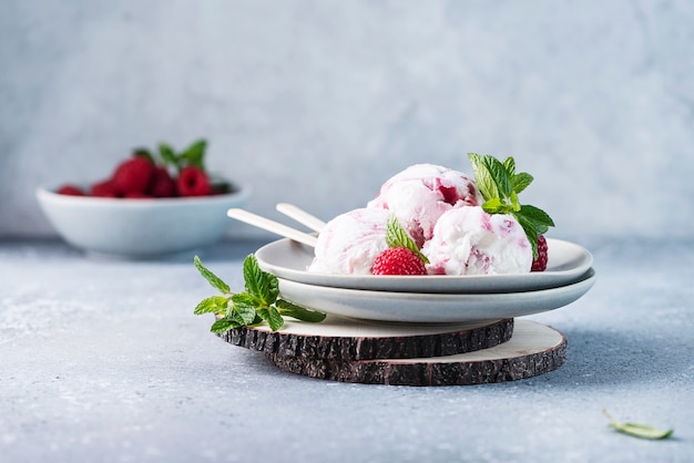 Glace sucrée à la framboise